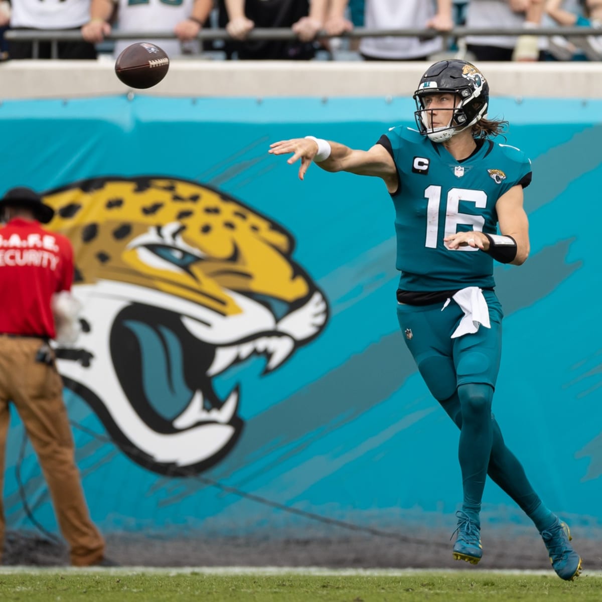 Live updates: Trevor Lawrence, depleted Jaguars face Patriots and