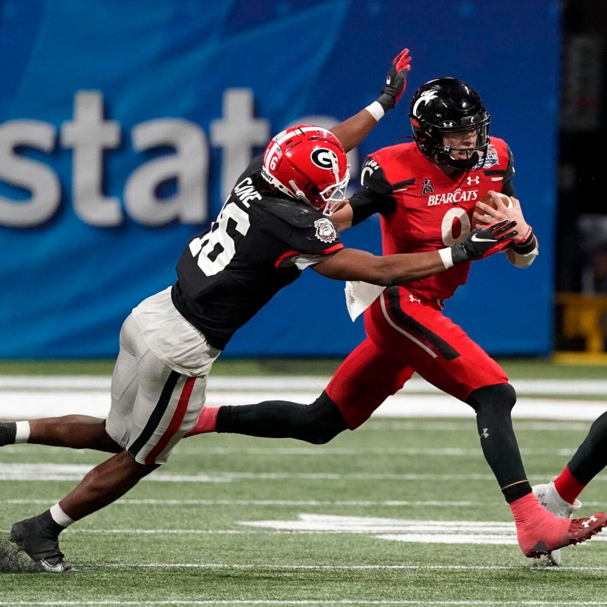 Football's Standout Season Ends with 24-21 Peach Bowl Loss to Georgia -  University of Cincinnati Athletics