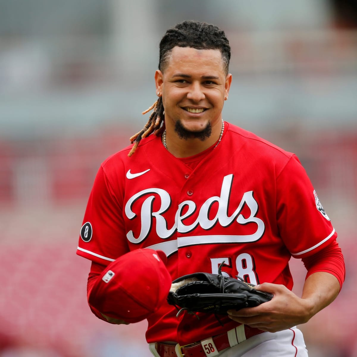 Reds teammate thinks Yankees' hair policy could hurt Luis Castillo trade