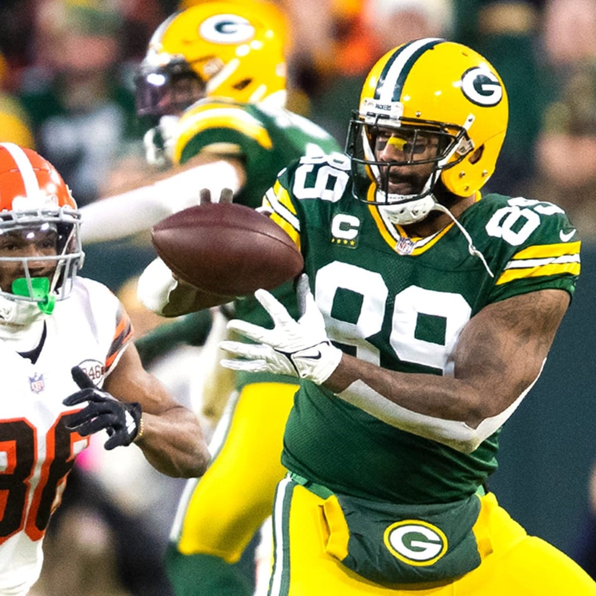 Green Bay Packers place TE Marcedes Lewis and ILB/SPT Oren Burks on  reserve/Covid-19 list - Acme Packing Company