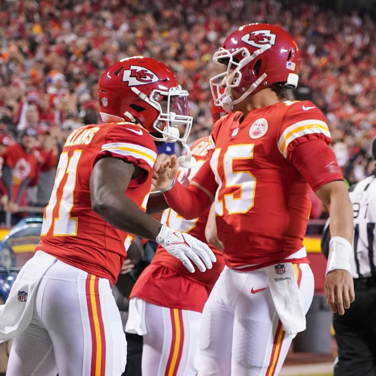 Bengals-Chiefs halftime show music drowns out CBS broadcasters