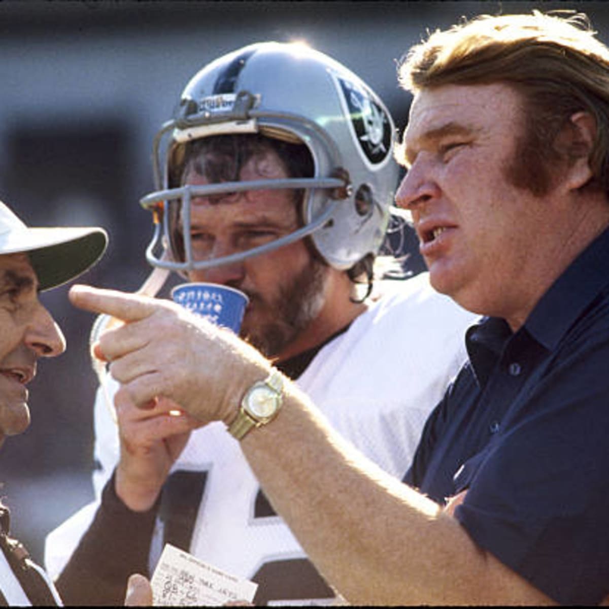 Raiders fans honor John Madden before Chargers game