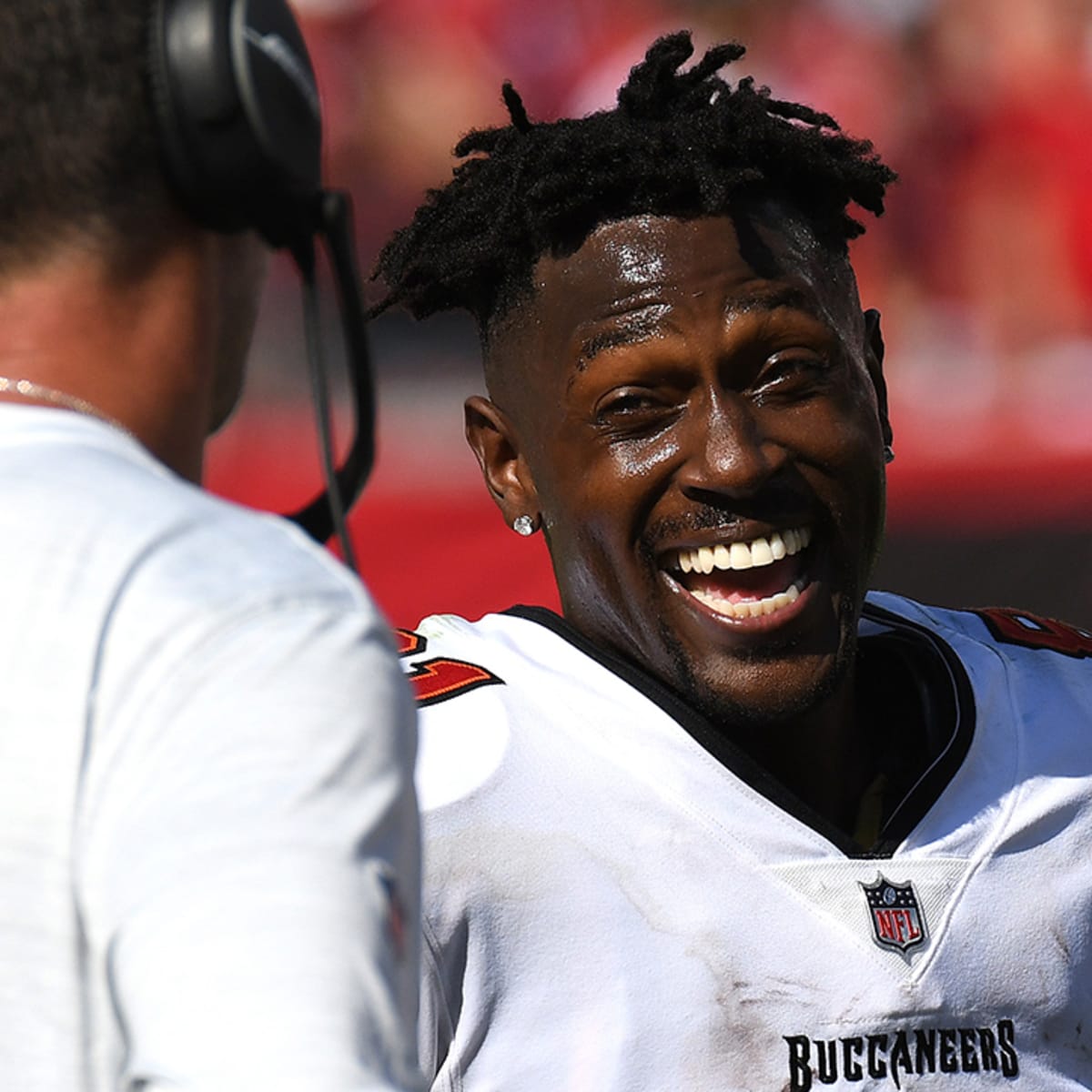 Antonio Brown released a new rap song immediately after Buccaneers release