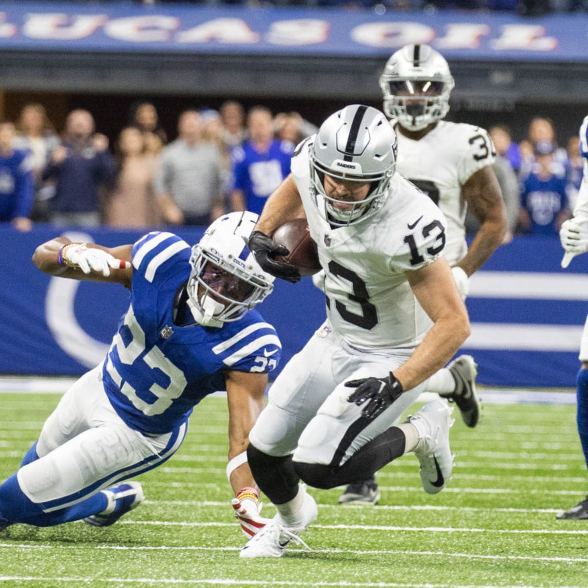 Carr, Raiders beat Colts 23-20 to close in on playoff spot