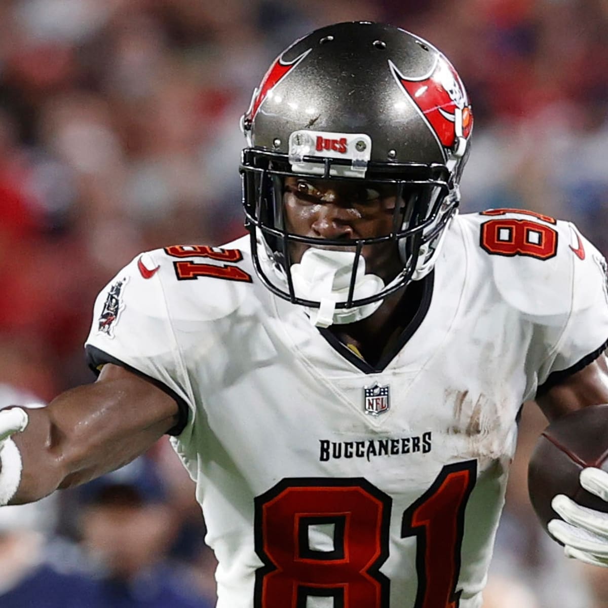 Tampa Bay Buccaneers release Antonio Brown after Sunday's mid-game