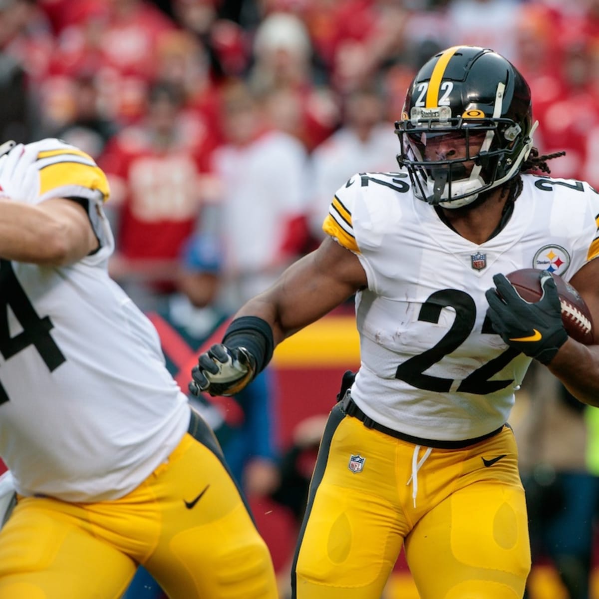 Steelers Sensational RB Najee Harris Gunning for 2022 Rushing Title?