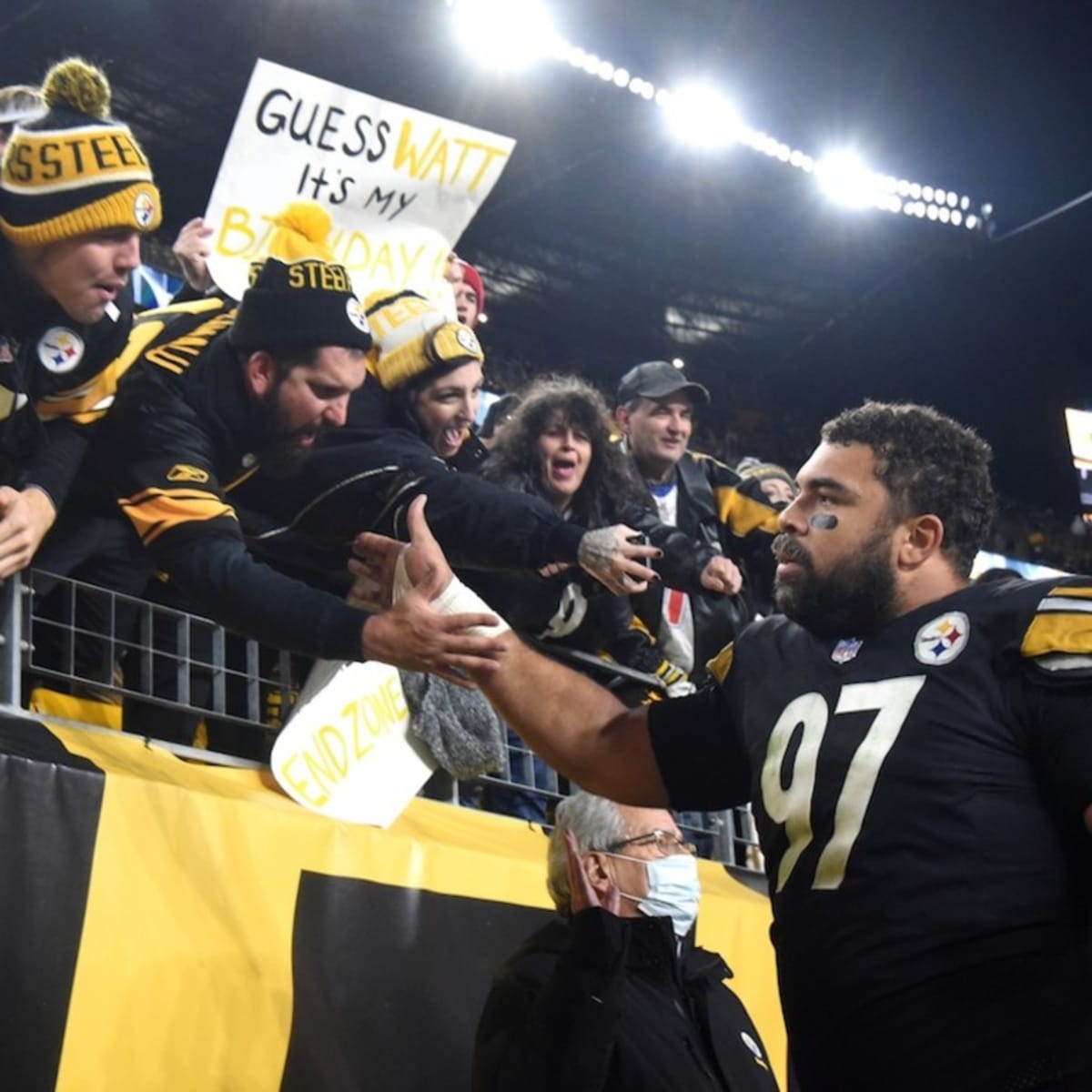 Pittsburgh Steelers QB Ben Roethlisberger Takes One Final Lap Around Heinz  Field - Sports Illustrated Pittsburgh Steelers News, Analysis and More