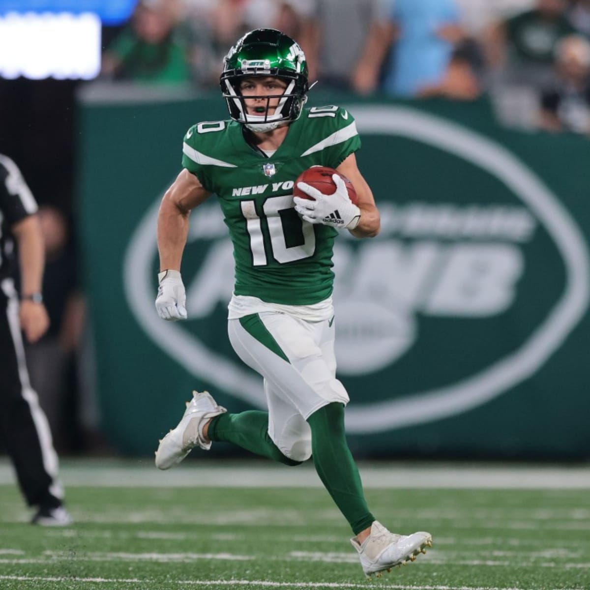 Jets receiver Braxton Berrios loves finance almost as much as