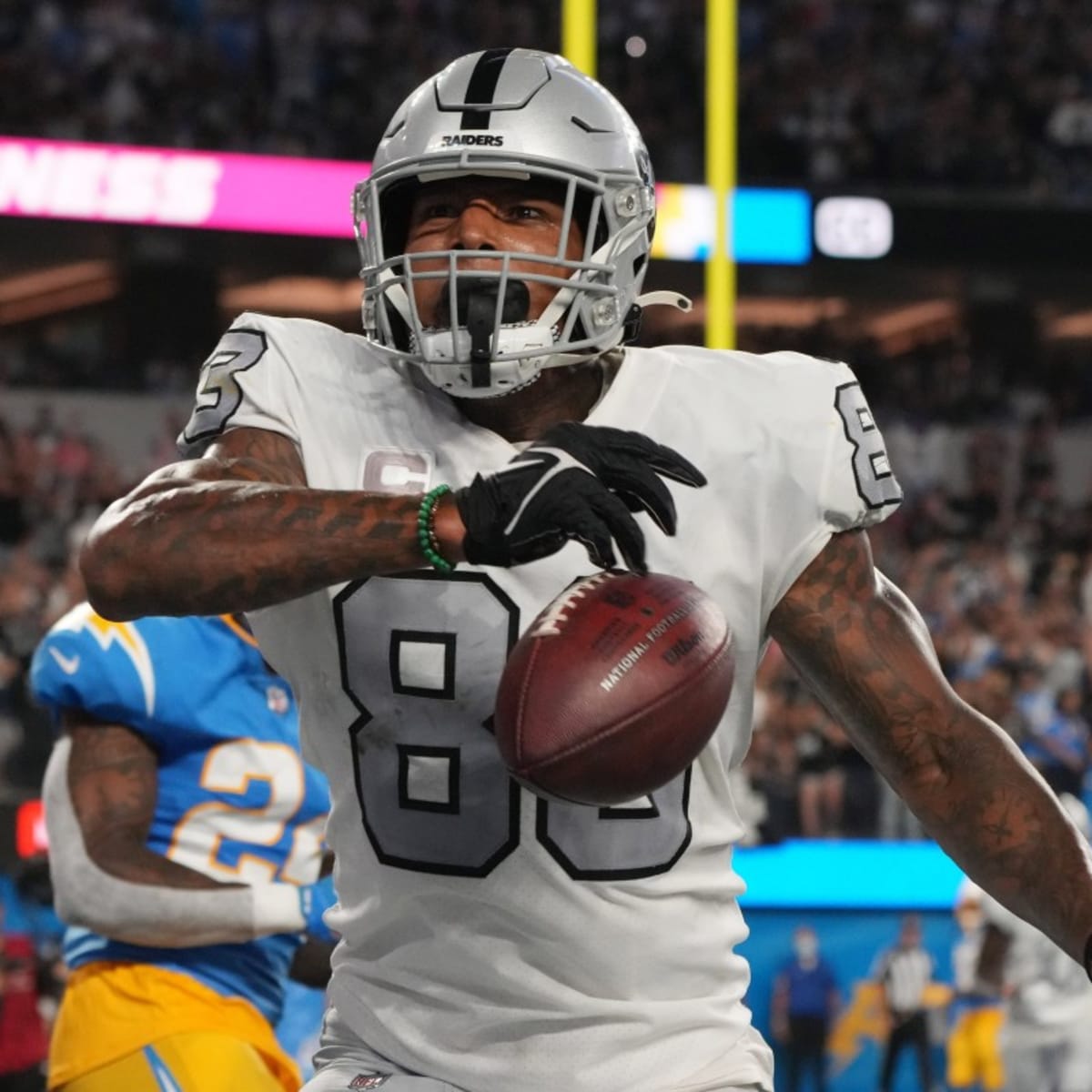 Raiders TE Darren Waller questionable for Chargers game