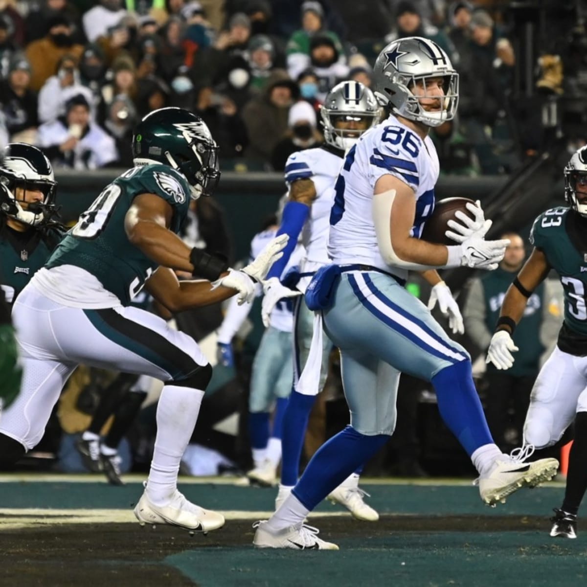 Philadelphia, Pennsylvania, USA. 8th Jan, 2022. Dallas Cowboys running back Ezekiel  Elliott (21) during warm ups before the game against the Philadelphia  Eagles on January 8, 2022 at Lincoln Financial Field. (Credit