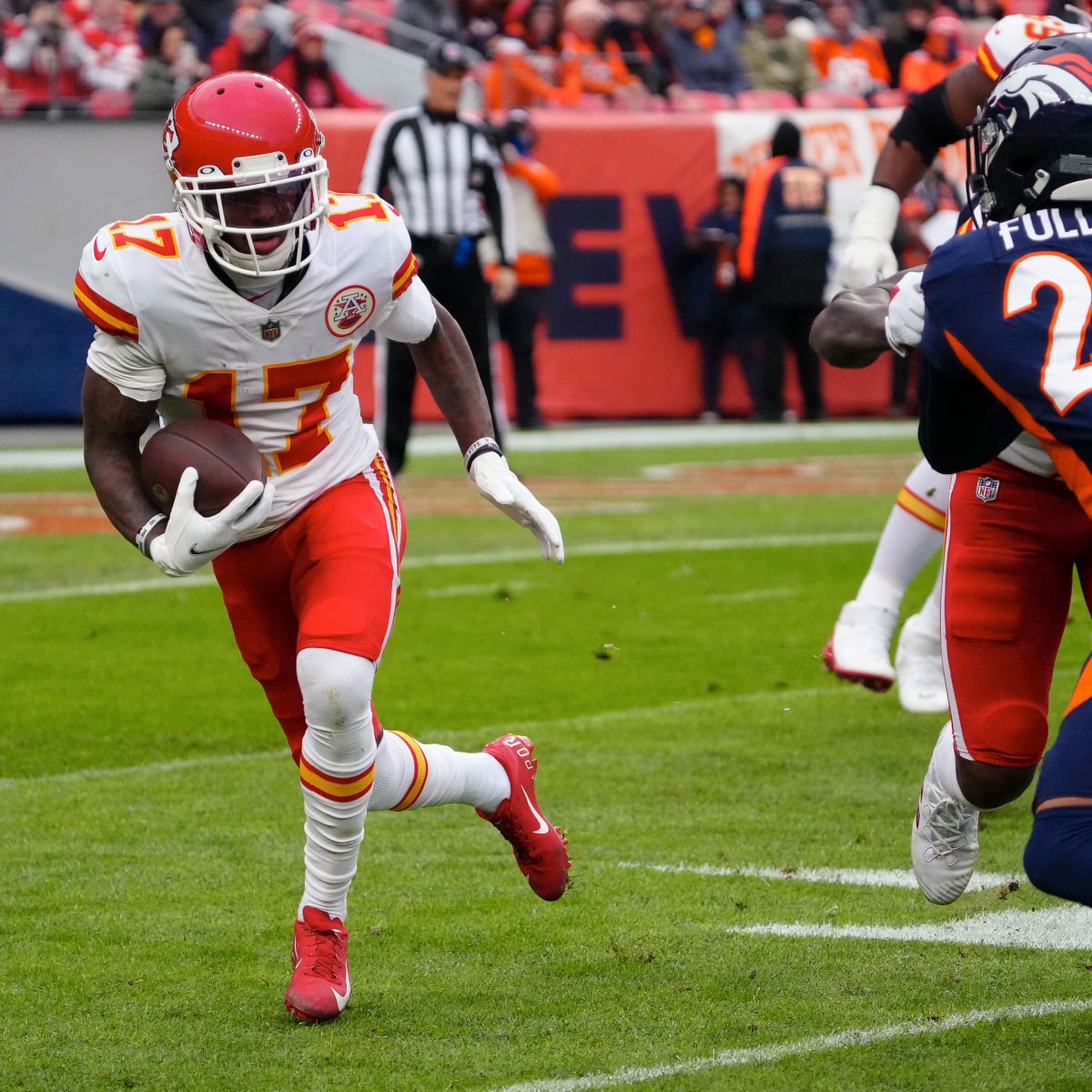 Chiefs Tyreek Hill injury: WR hurt heel in warmups vs. Broncos