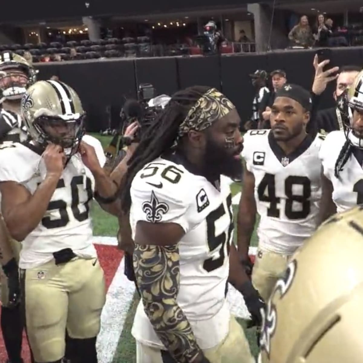 New Orleans, Louisiana, USA. 18th Dec, 2022. New Orleans Saints linebacker  Demario Davis gives his gloves to fans after playing the Atlanta Falcons in  an NFL game in New Orleans, Louisiana USA