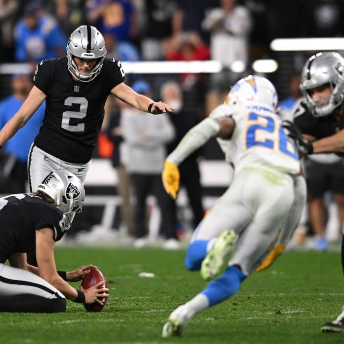 Steelers players rejoice over Raiders' decision to kick game-winning field  goal instead of taking tie vs. Chargers