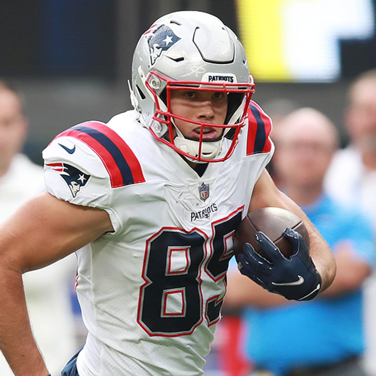 Patriots' Rhamondre Stevenson, Hunter Henry to play vs. Dolphins