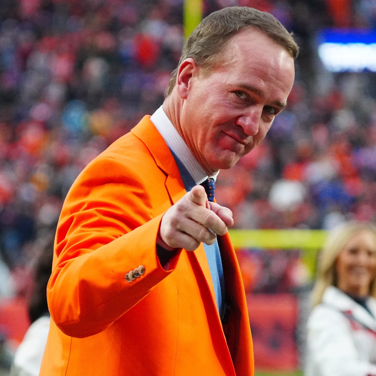 Mile High Morning: Peyton Manning, Russell Wilson suit up in