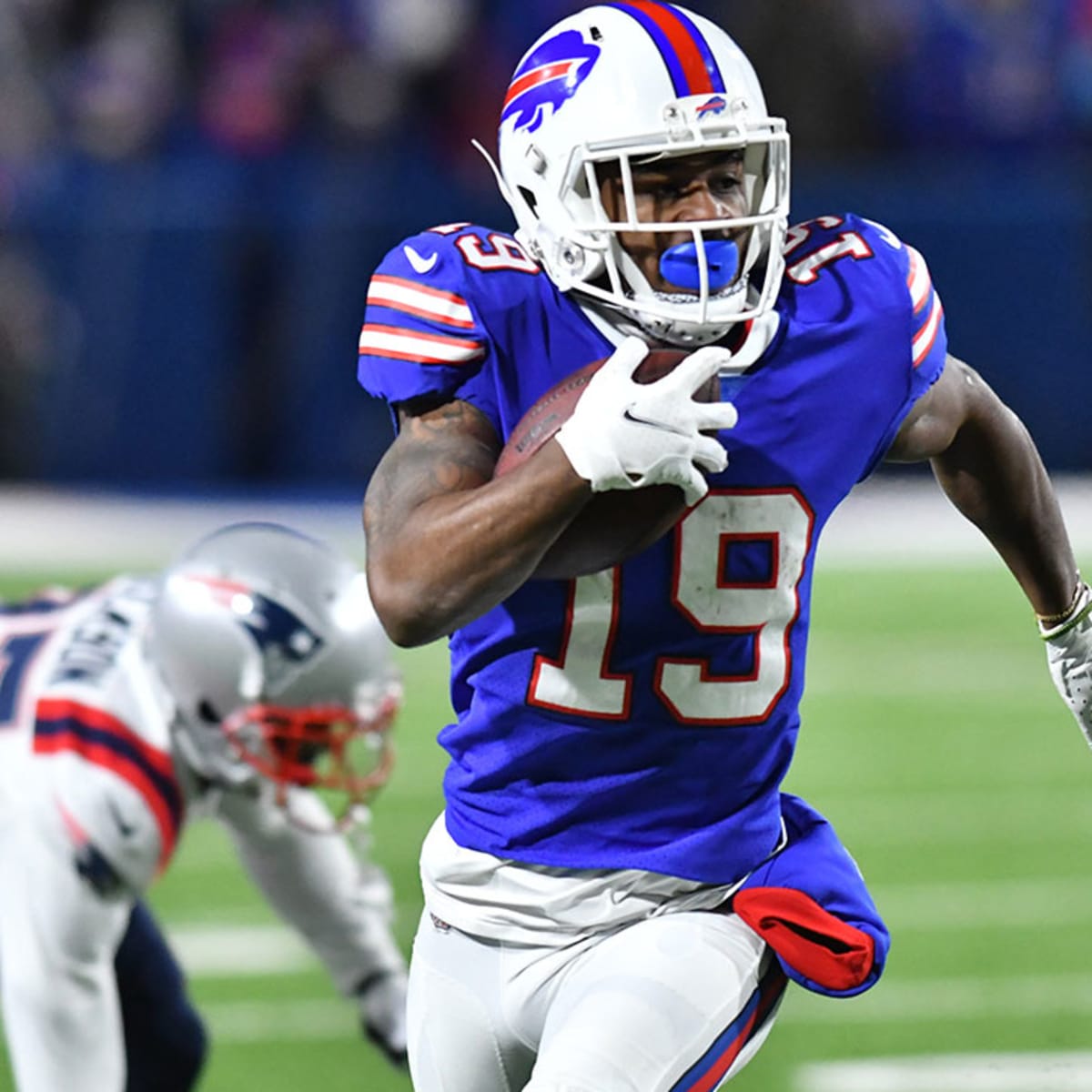 Allen's 3 TDs, McKenzie's big day push Bills past Patriots