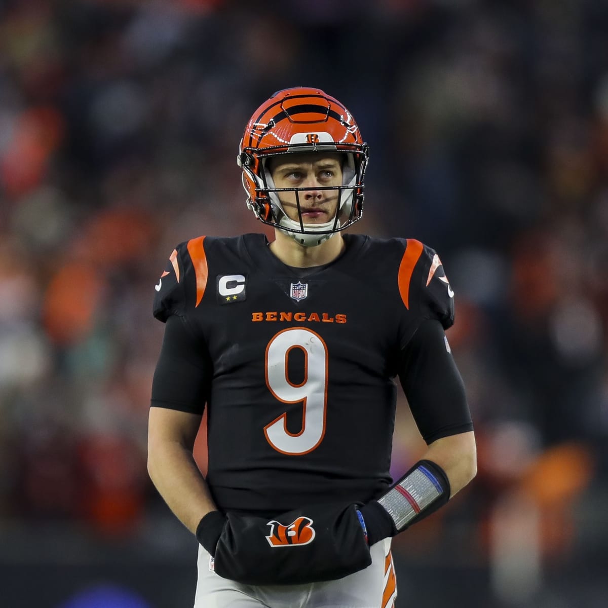 Bengals QB Burrow returns to field wearing knee brace, participates in  first day of OTAs