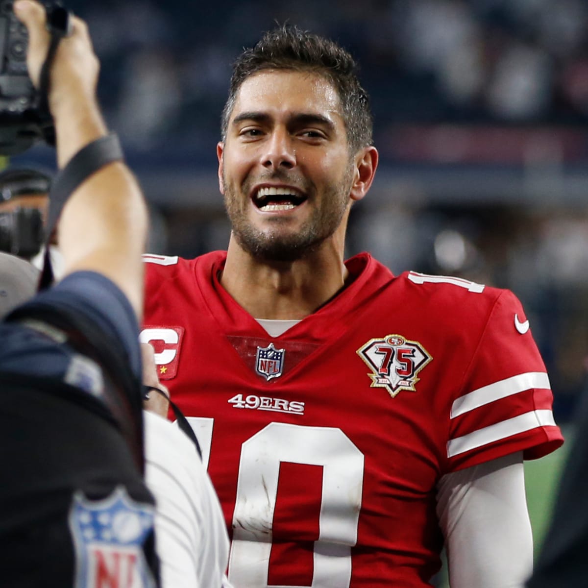 49ers' Garoppolo dealing with right shoulder, thumb injuries - The