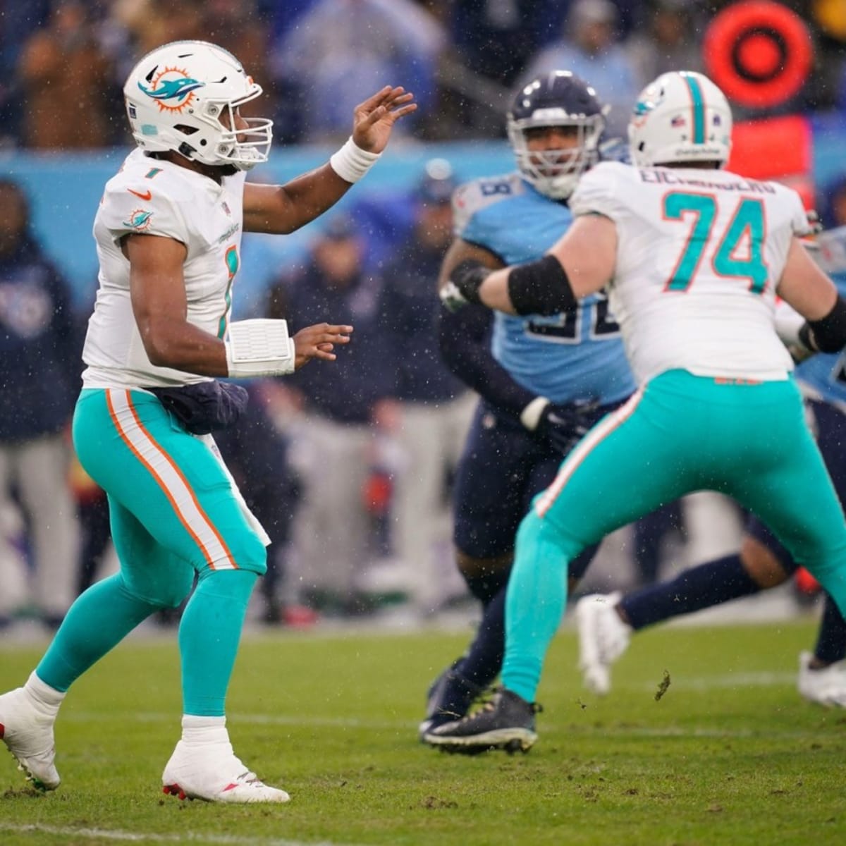 Dolphins' Tua Tagovailoa, Raiders' Marcus Mariota symbolize future