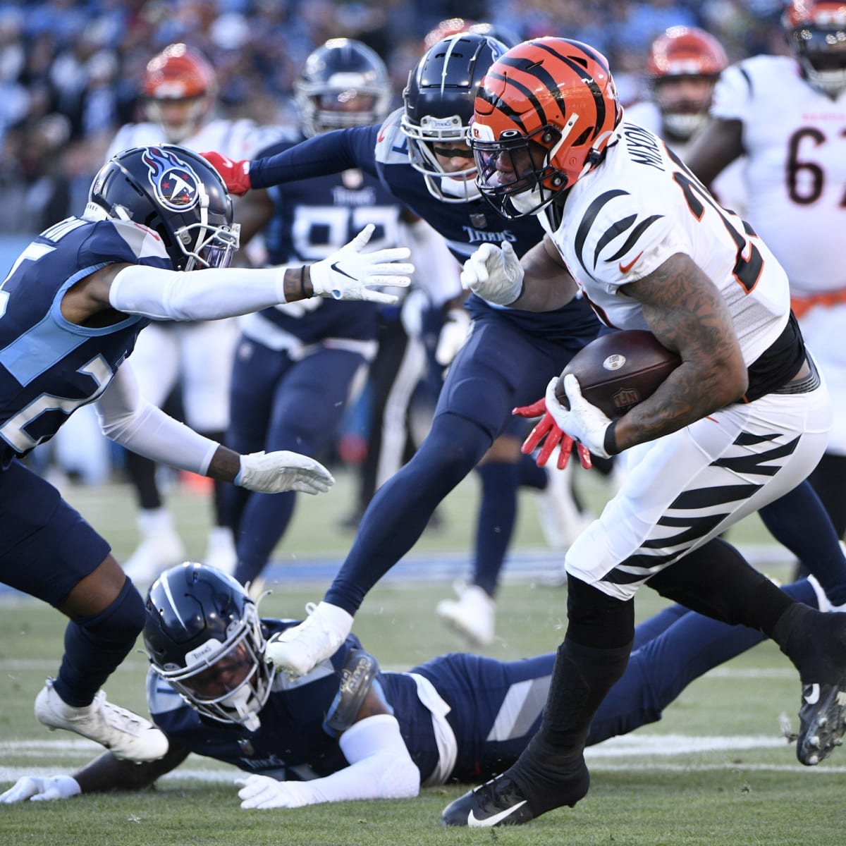 Watch: Joe Mixon scores Bengals' lone touchdown against Titans