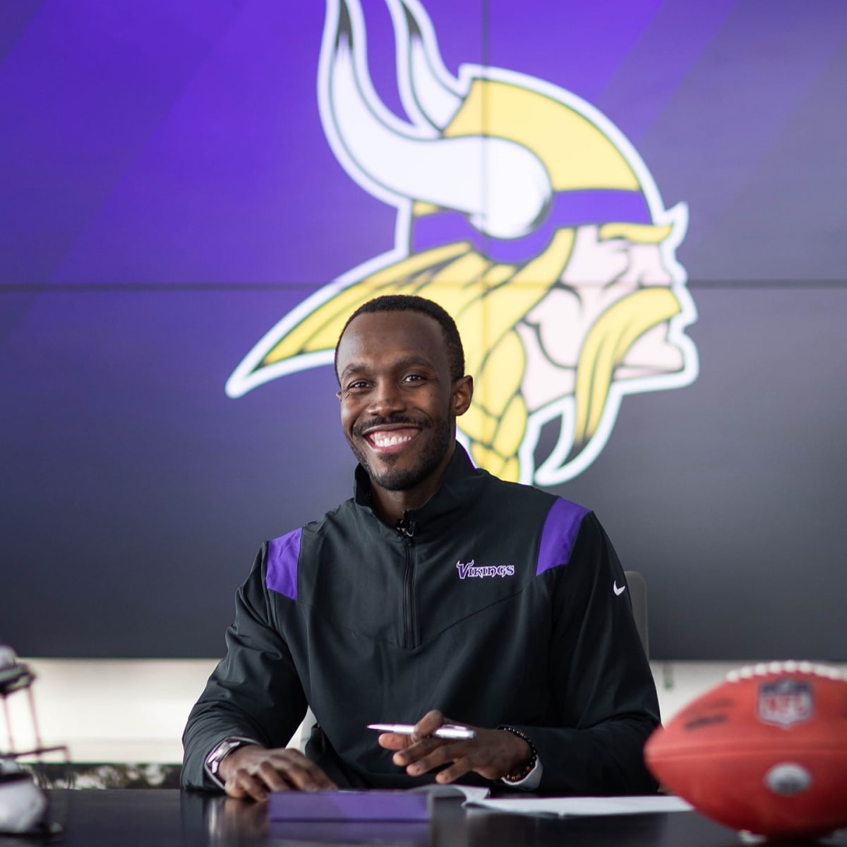 GM Kwesi Adofo-Mensah puts Vikings management on the spot to solve team's  quarterback quandary