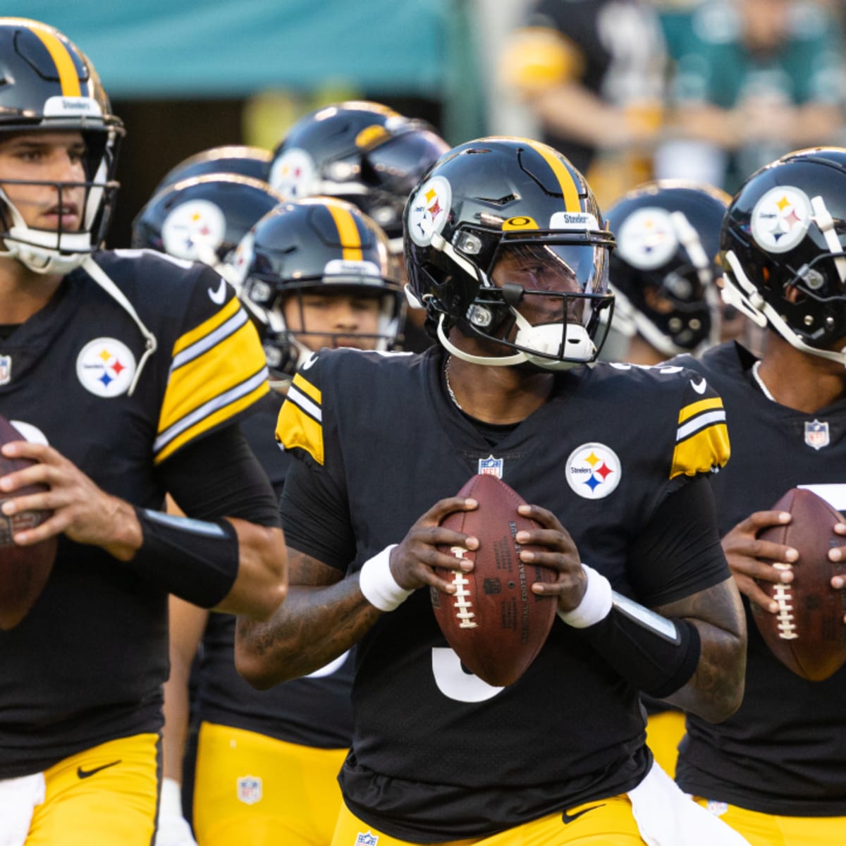 Pittsburgh Steelers quarterback Ben Roethlisberger (7) wears a Salute to Service  hat before an NFL football