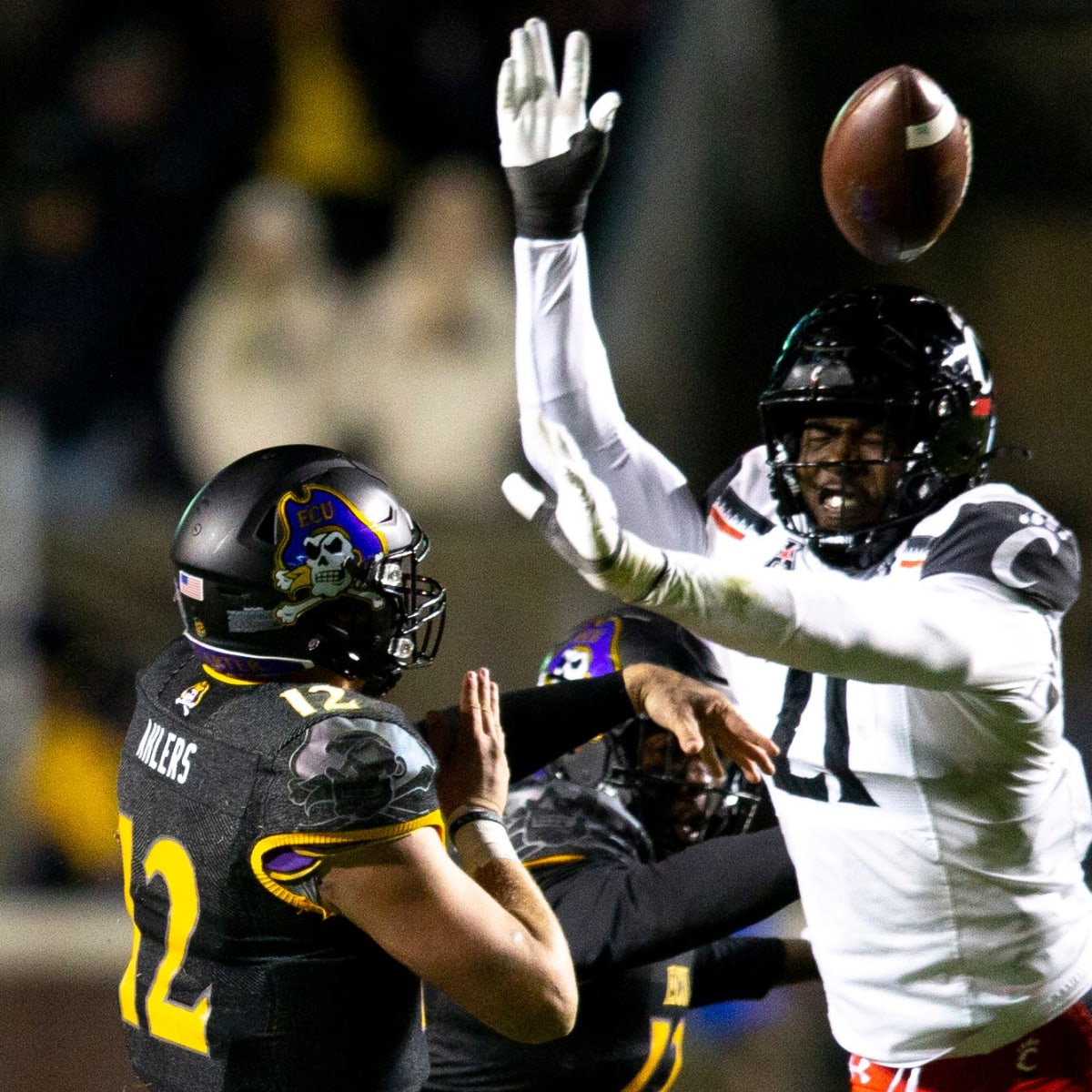 Myjai Sanders, DE Cincinnati Bearcats