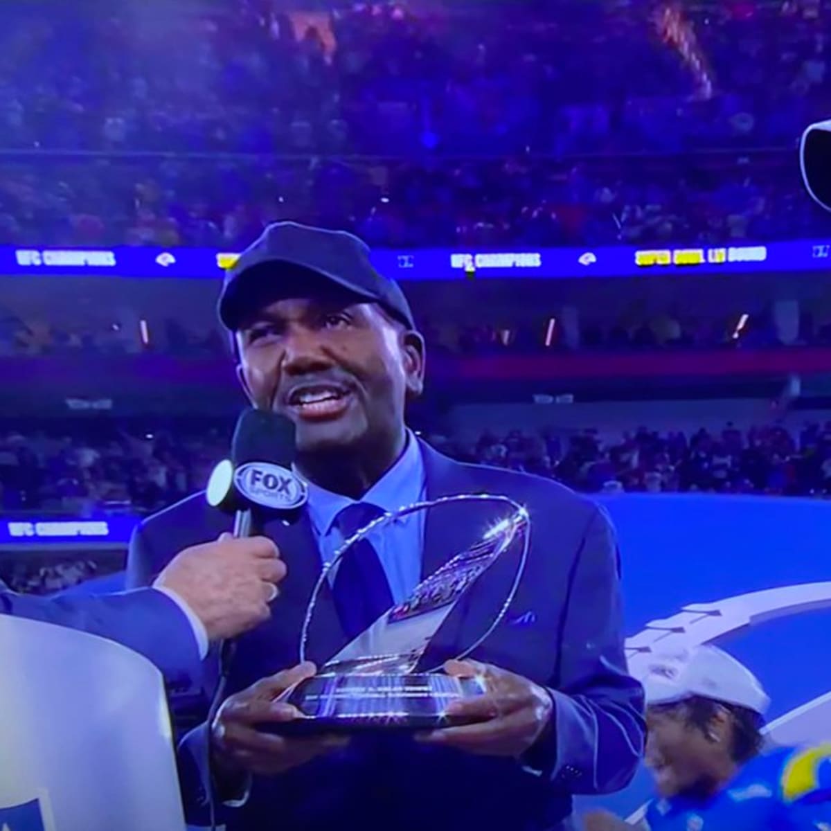 Los Angeles Rams presented with George Halas trophy after winning NFC  Championship