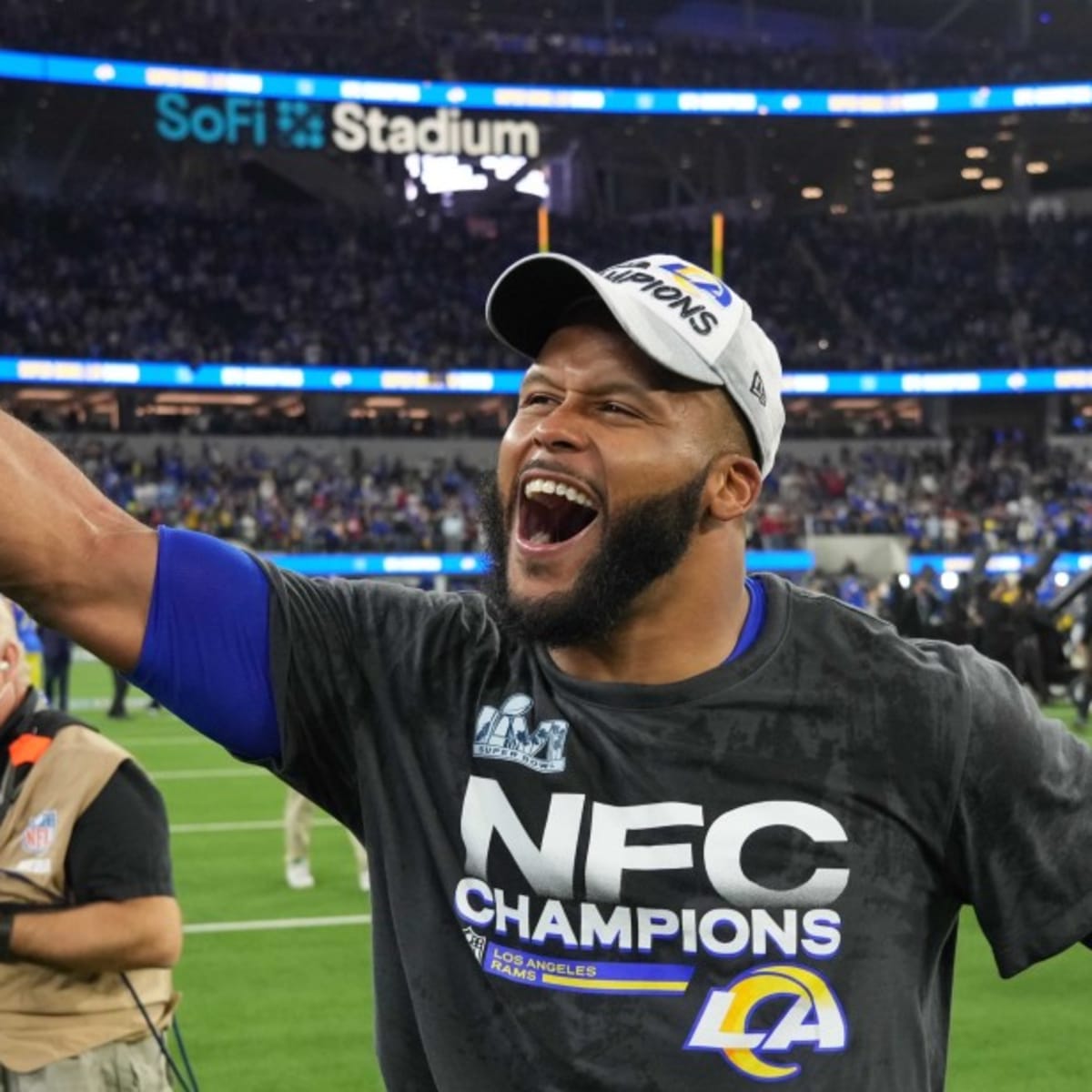 CINCINNATI, OH - AUGUST 27: Los Angeles Rams defensive tackle Aaron Donald ( 99) before the game against the Los Angeles Rams and the Cincinnati Bengals  on August 27, 2022, at Paycor Stadium