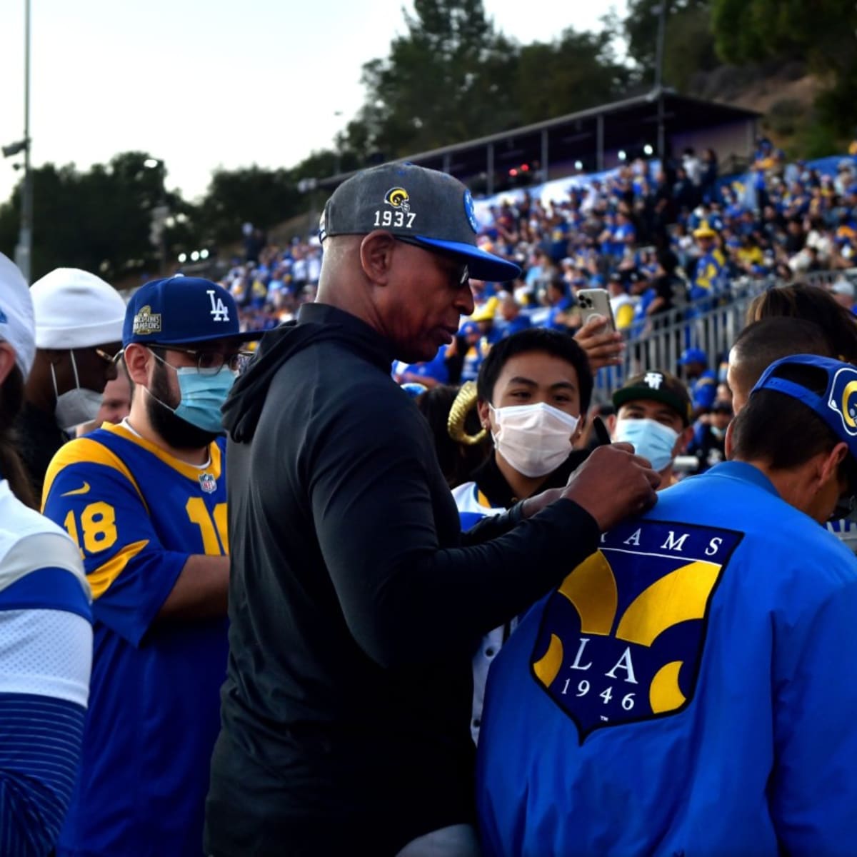 TBT to Eric Dickerson setting the - Los Angeles Rams