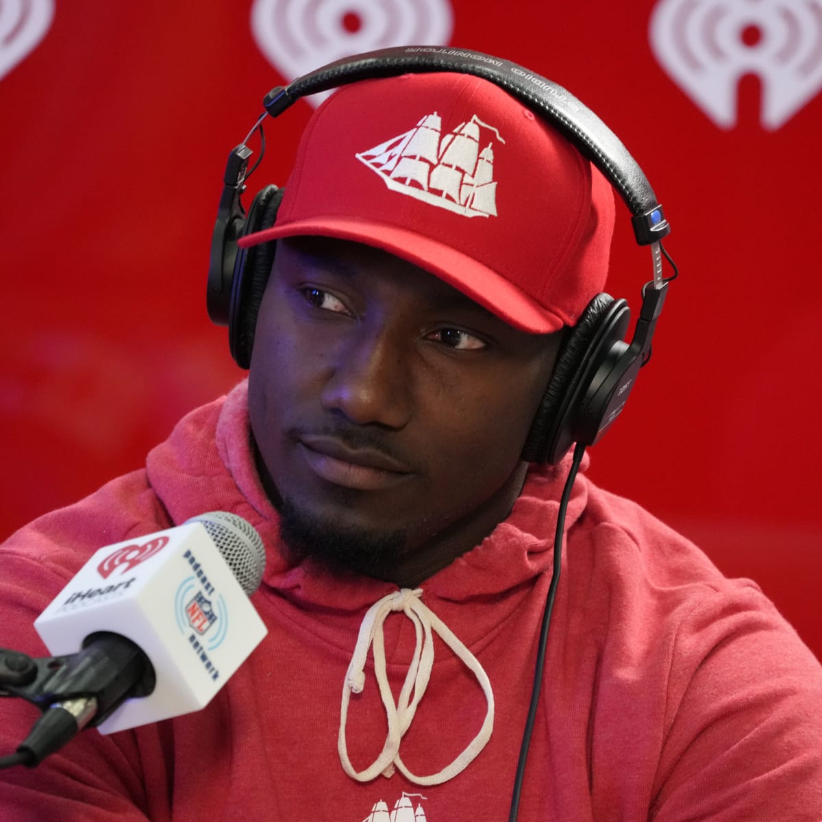 Deebo Samuel NFL San Francisco 49Ers T-Shirt, 49ers Gifts - Bring Your  Ideas, Thoughts And Imaginations Into Reality Today