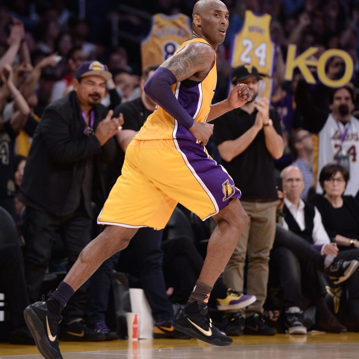 Lakers: Cooper Kupp Dons Kobe Bryant Jersey for Rams Championship Parade -  All Lakers