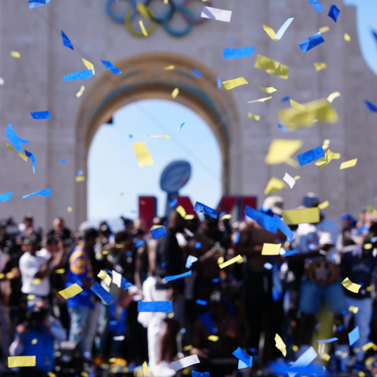 Stafford Turns Around After Photographer Fell During Super Bowl Parade