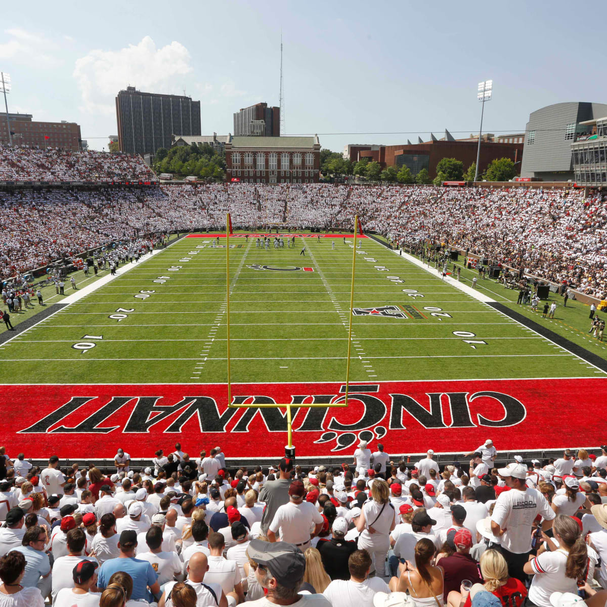 2022 NFL Combine Check-In: Jerome Ford Performs in Front of NFL Evaluators  - All Bearcats