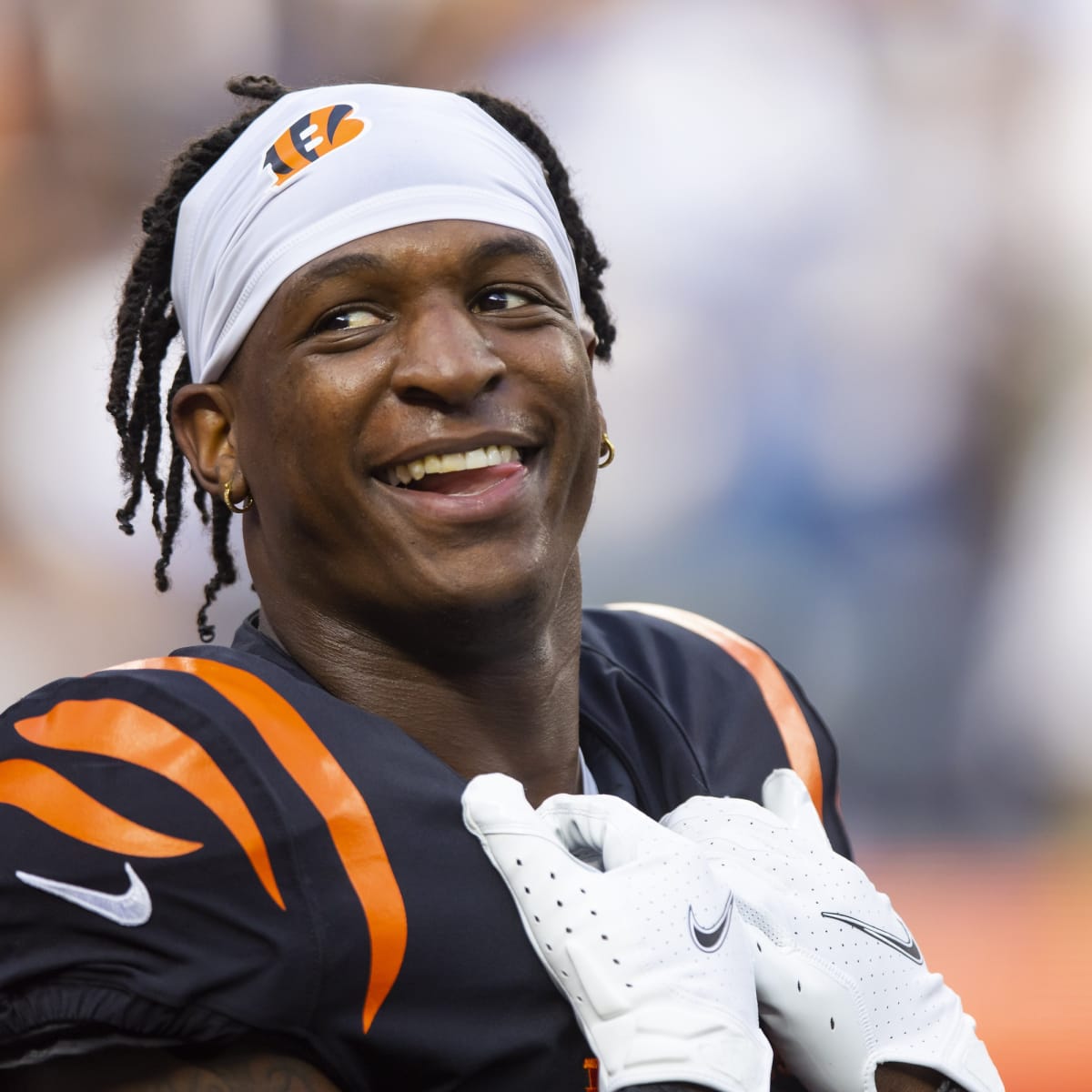 Mike Hilton Recruiting Players to Cincinnati Bengals, Eyes New England  Patriots Star J.C. Jackson - Sports Illustrated Cincinnati Bengals News,  Analysis and More