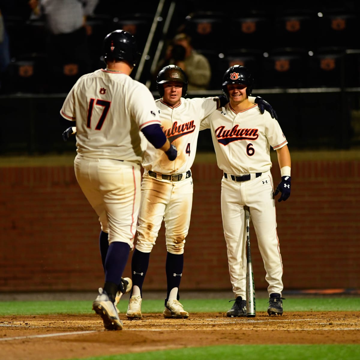 Sonny DiChiara's early 2-run home run sends Auburn to CWS