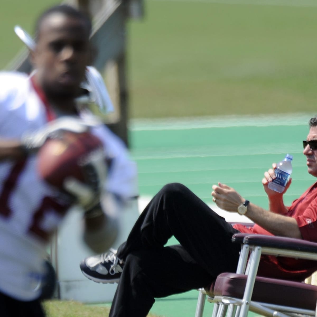 Dan Snyder: Commanders unsurprisingly rank last after the latest NFL  players survey