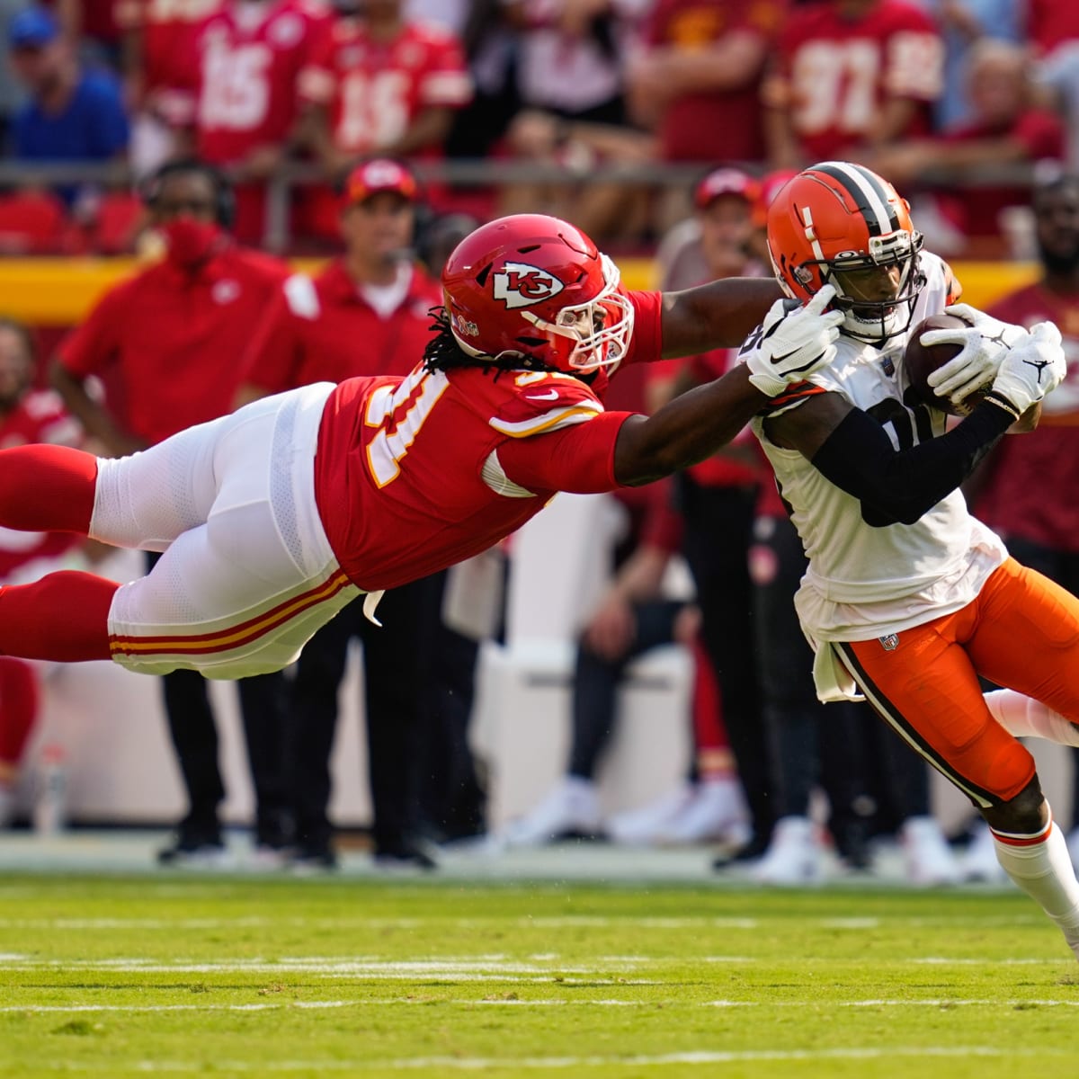 Kansas City Chiefs defensive tackle Derrick Nnadi (91) walks back