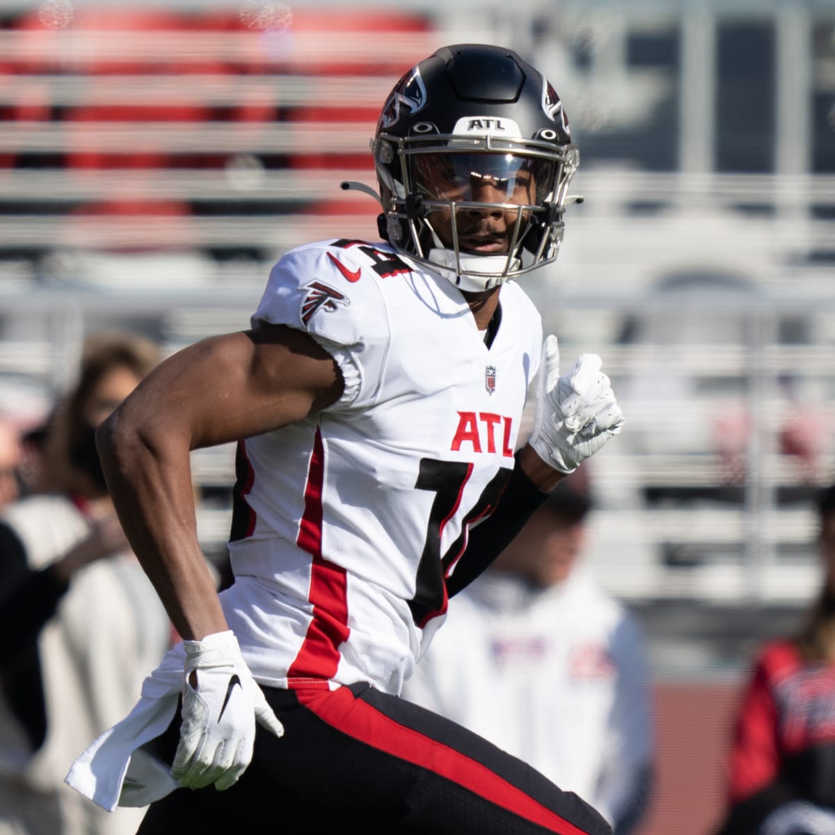 Falcons' Russell Gage throws one of the best WR passes you'll ever see,  hitting Calvin Ridley for TD