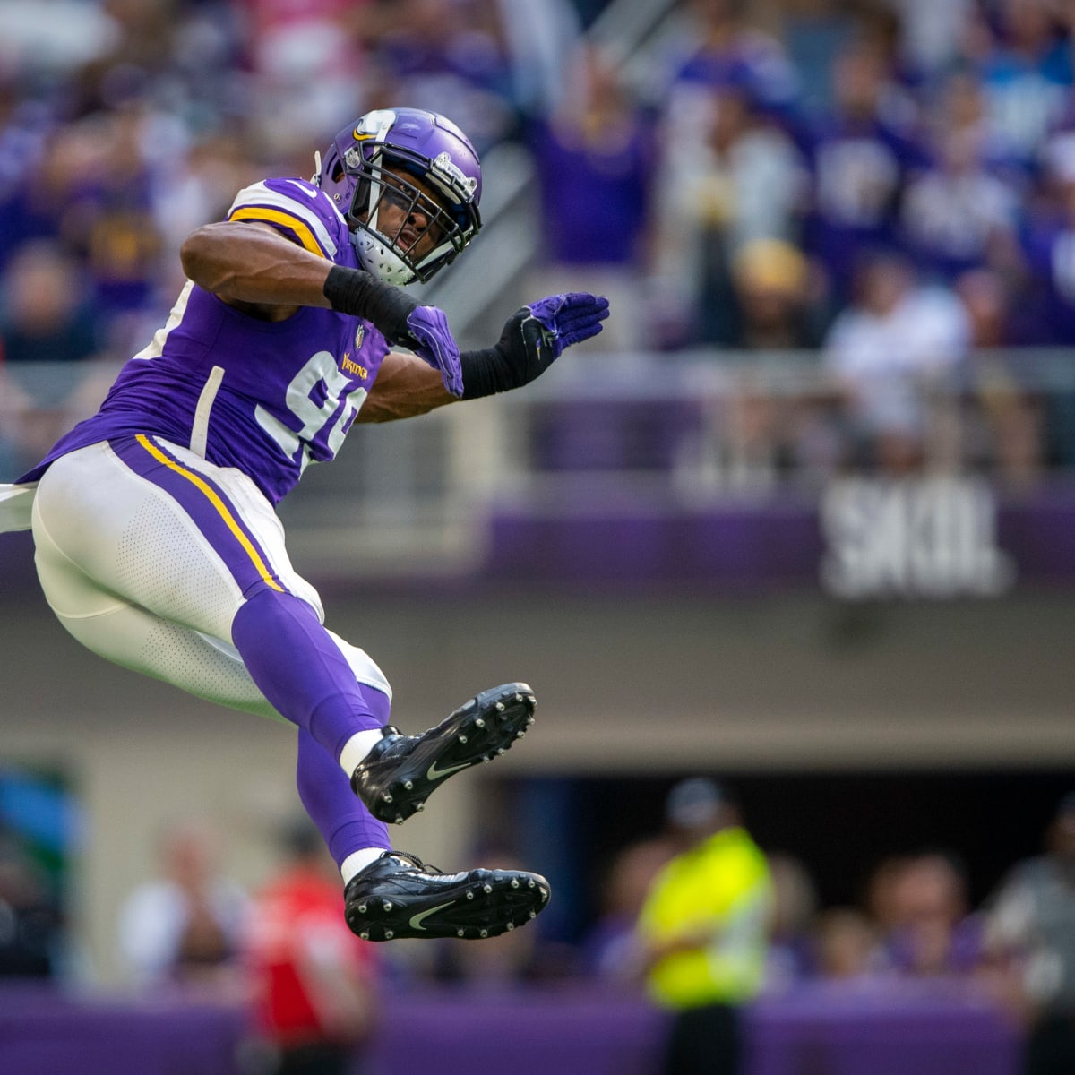 Danielle Hunter, armed with new contract, returns to Vikings practice -  Sports Illustrated Minnesota Vikings News, Analysis and More