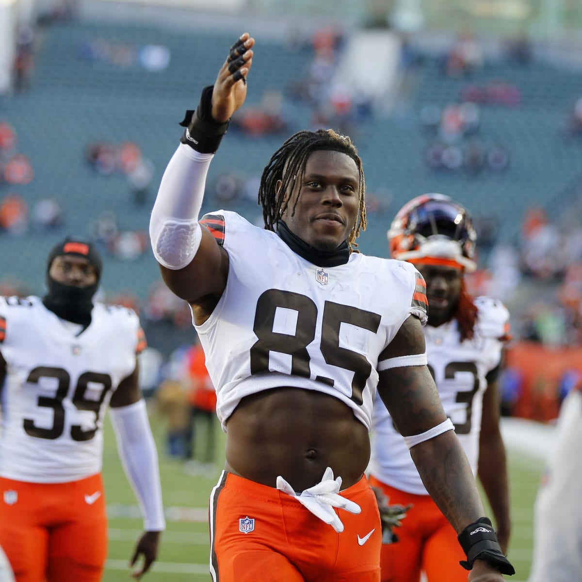 David Njoku Free Agency Profile: Cleveland Browns bring back TE on  franchise tag