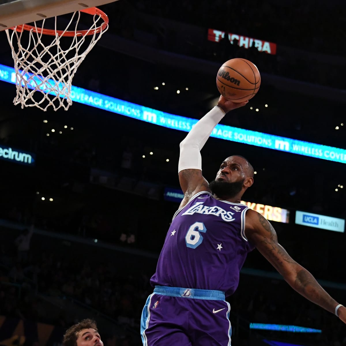 Los Angeles Lakers get another LeBron 50-point explosion to beat