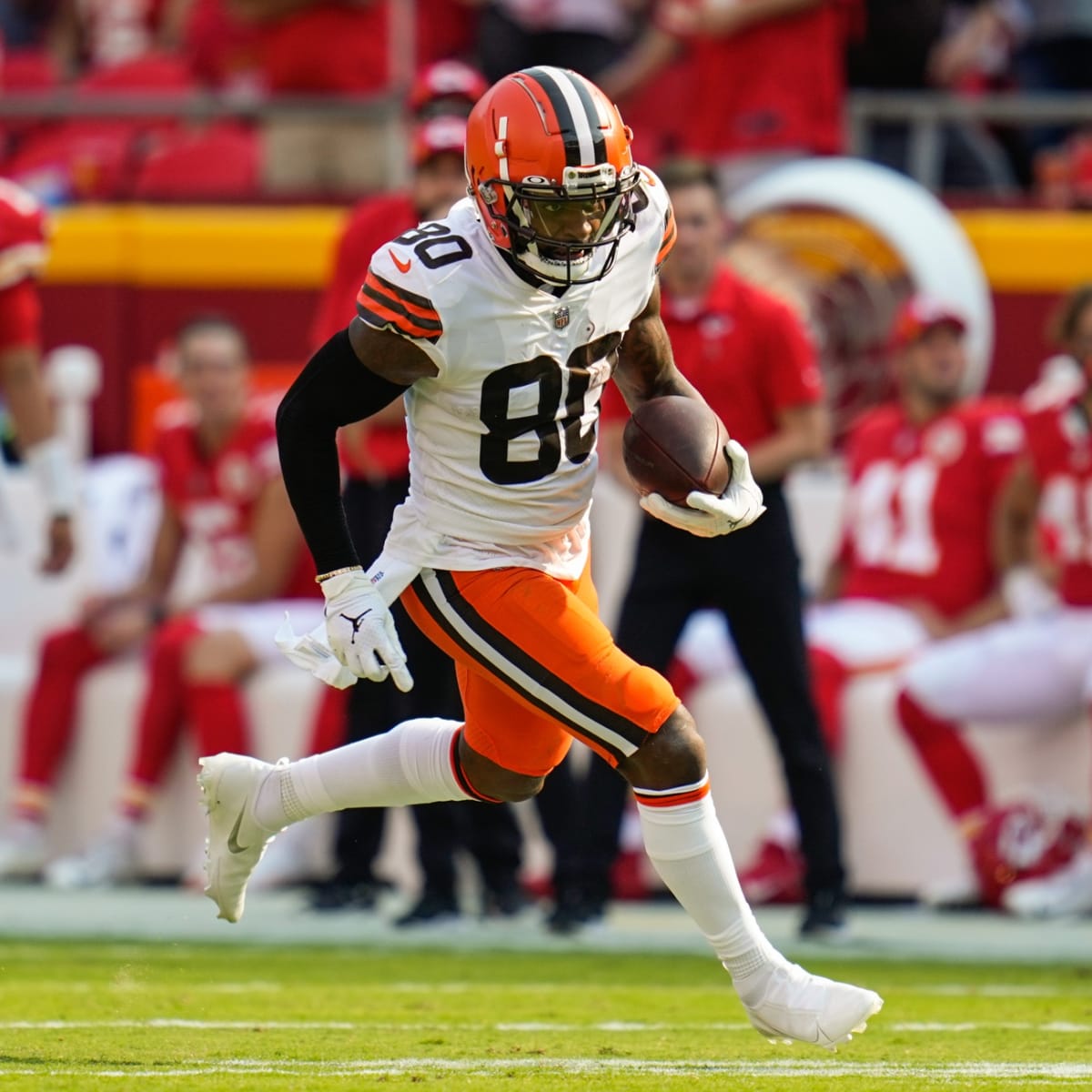 Browns trade for Amari Cooper, let Jarvis Landry seek trade