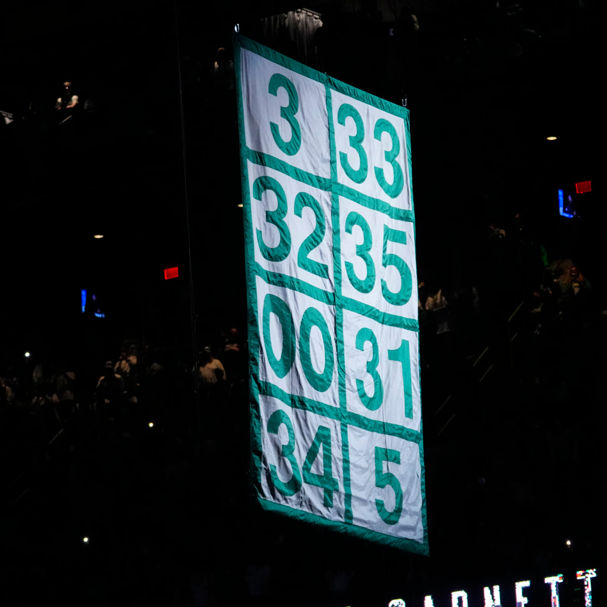 Kevin Garnett has No. 5 jersey retired by Celtics, buries hatchet