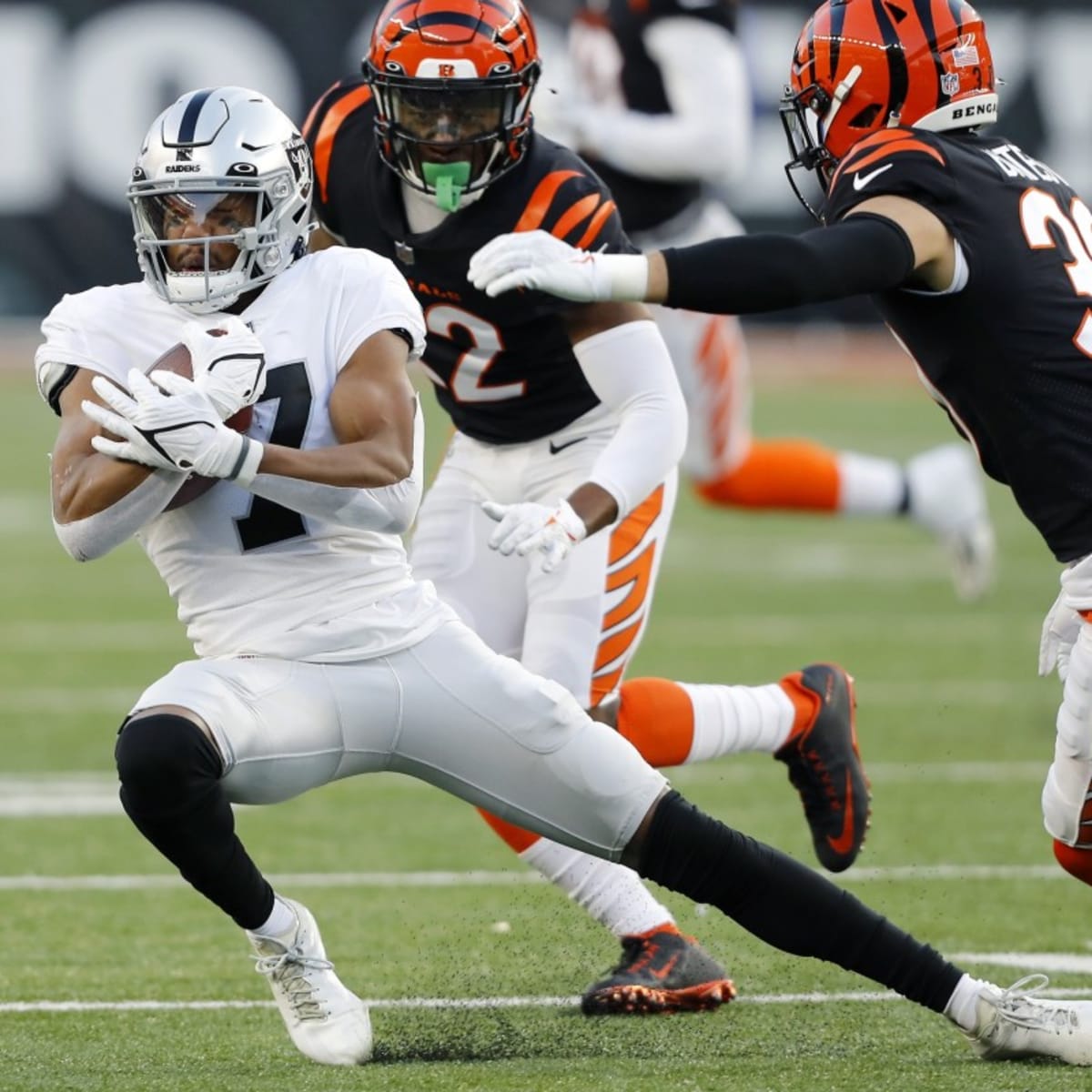 Raiders player Zay Jones shares kind words stranger told him at store