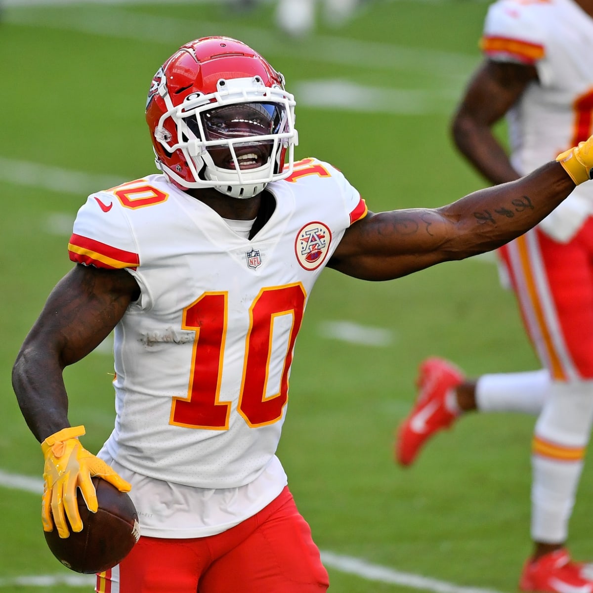 EAST RUTHERFORD, NJ - OCTOBER 09: Miami Dolphins wide receiver Tyreek Hill  (10) runs after the catch during the National Football League game between  the New York Jets and Miami Dolphins on