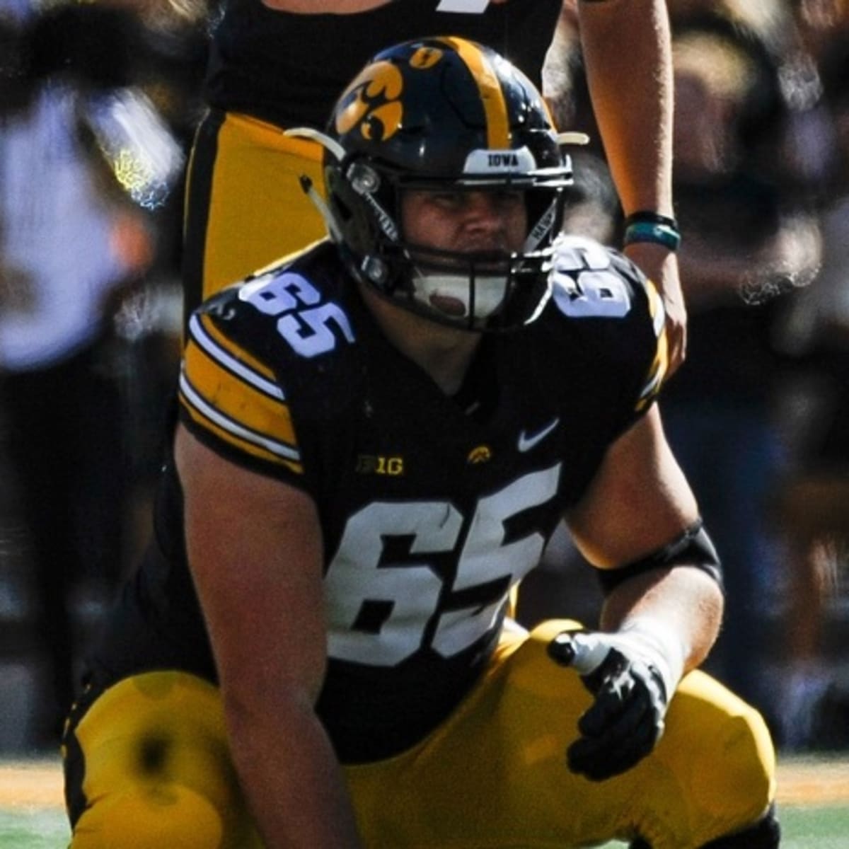 Iowa football: Inside Tyler Linderbaum's transition to center