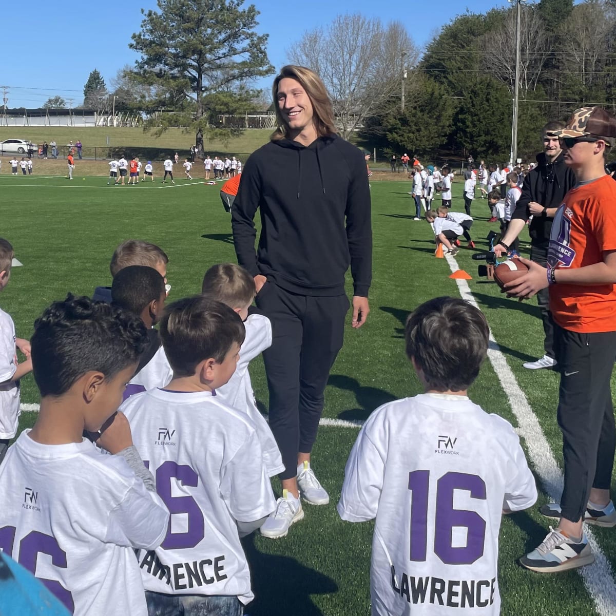 Trevor Lawrence Leads Jaguars to First Win of 2022 Season - Sports  Illustrated Clemson Tigers News, Analysis and More