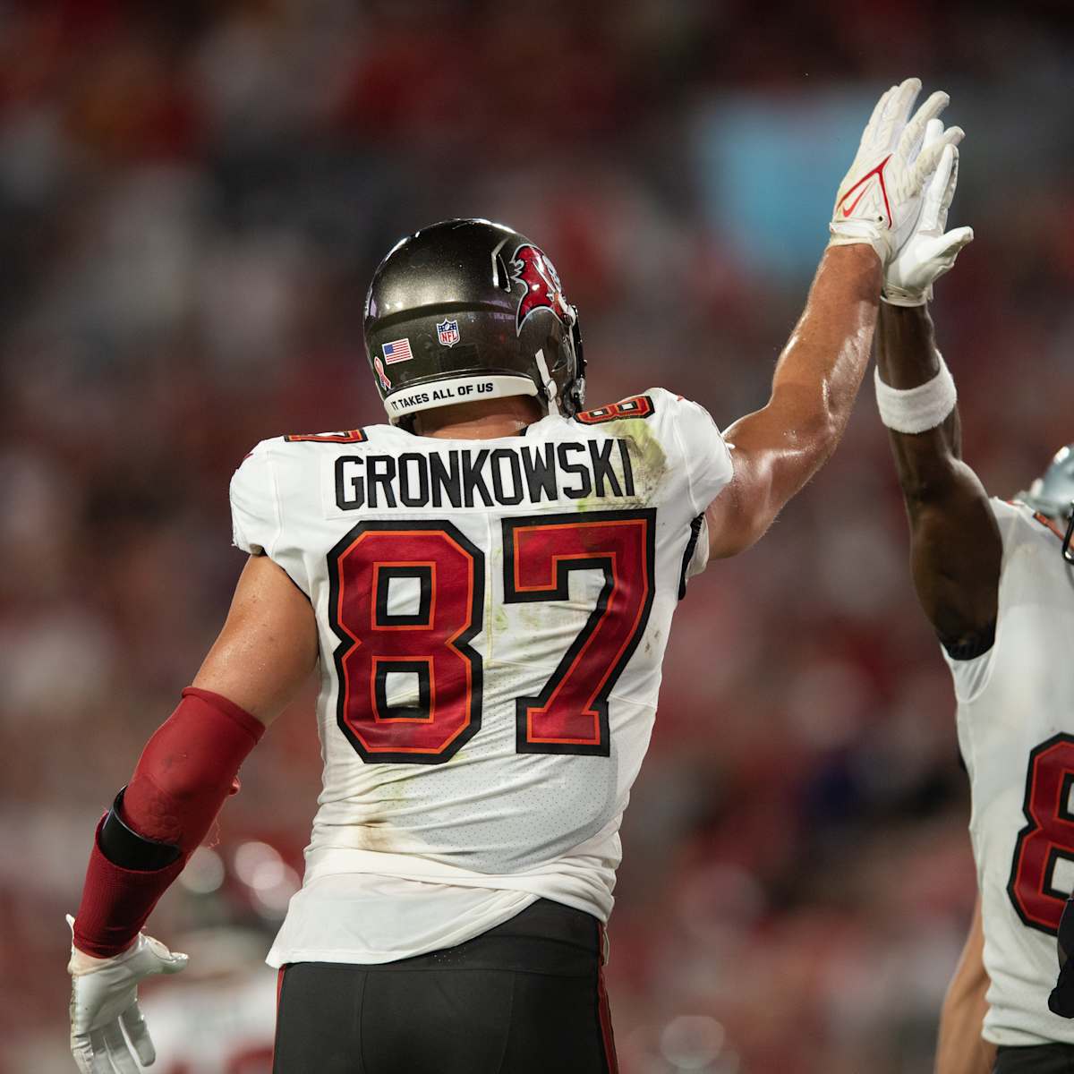 Buccaneers tight end Cameron Brate tells great offseason story about Rob  Gronkowski - A to Z Sports