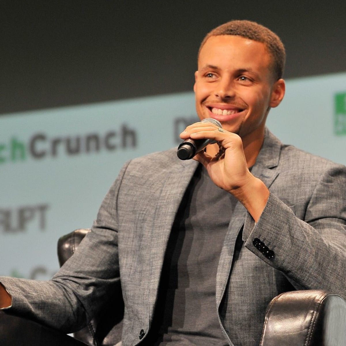 Stephen Curry and Tom Brady join cryptocurrency exchange FTX. 